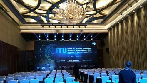 展會(huì)陪同翻譯價(jià)格是多少？不同語種有差異嗎？